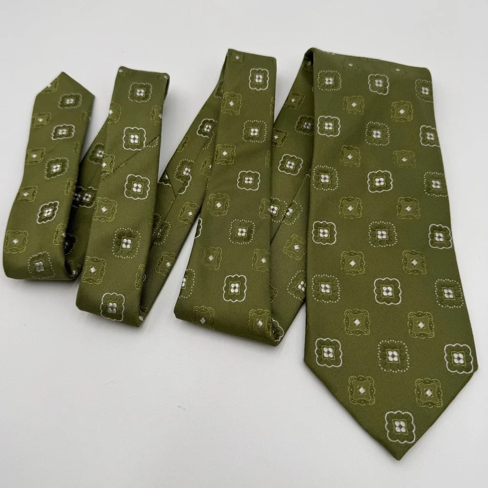 Faconnable Necktie 100% Silk Geometric Medallion Handmade in Italy Green Luxury